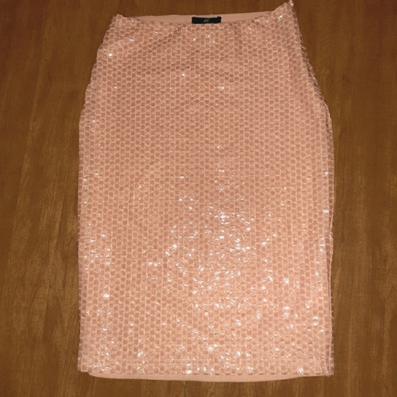 H&M Dresses & Skirts - XS H&M Shimmery Skirt